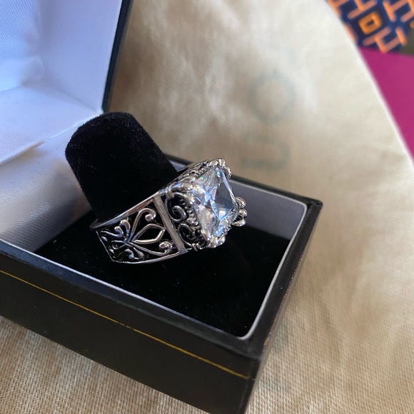 Flawless Silpada sterling silver cocktail ring. Stone shines bright - Picture 4 of 4